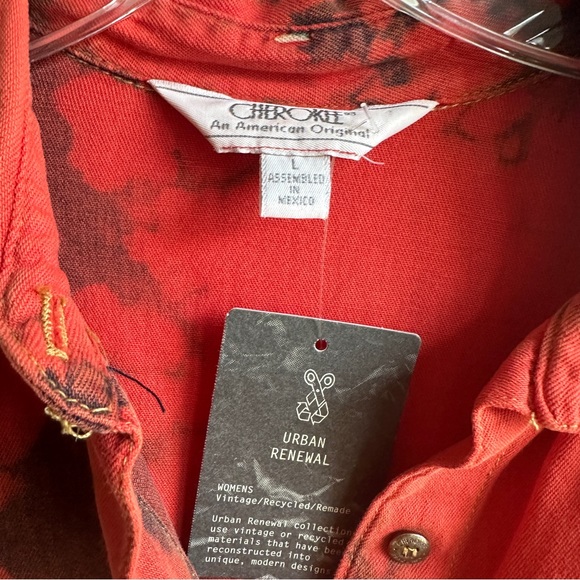 URBAN OUTFITTERS RENEWAL Cherokee Button Up - Picture 3 of 6